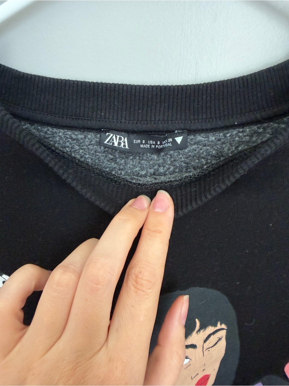 Zara Black Cropped Crewneck Sweater with Colorful Girls Illustration S - Picture 6 of 7